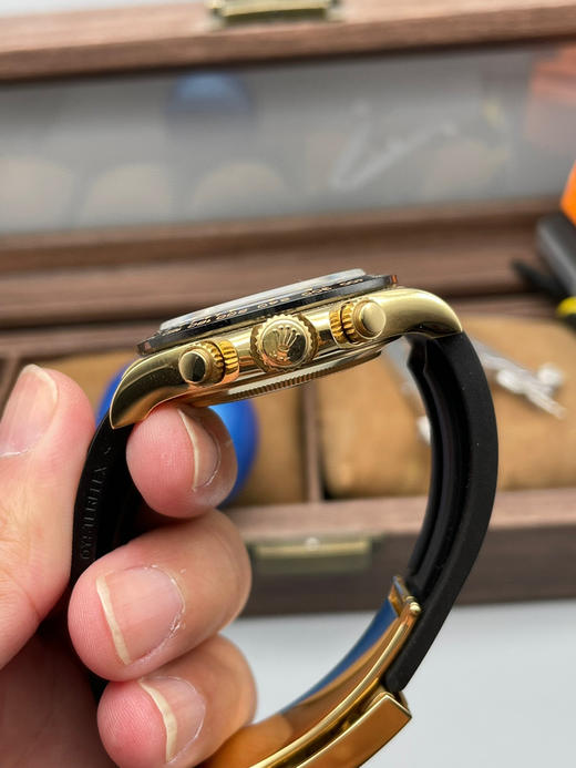 CLEAN厂/C厂劳力士116518  小恶魔 小怪兽➕胶带迪通拿 本次116519，购买两只同款水泥灰迪通拿开模 一只拆散抄数，另外一只备用，这个白金熊猫的数字刻度工艺异常复杂❕❕❕ 商品图3