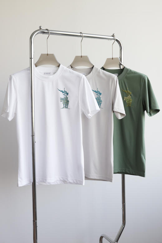 B.B 立体战马丝光 发泡印花 圆领T恤 TX467 商品图4