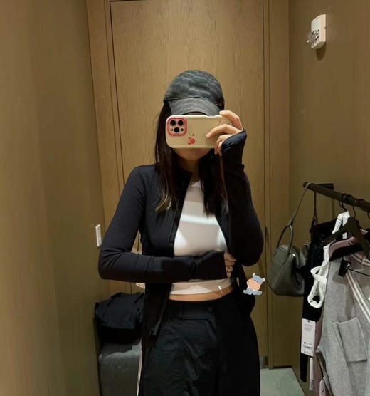 我愿称之为最显瘦的上衣 没有之一  上身秒瘦20斤的感觉！ 版型绝好  太有腰身了 airbursh 💰950rmb 商品图3