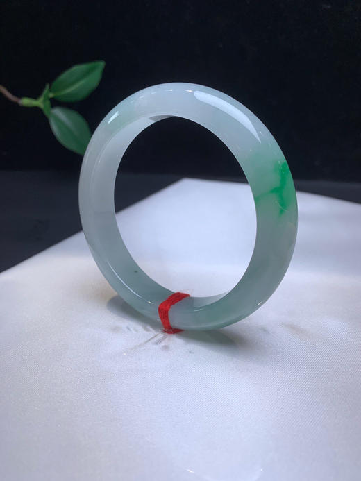 612834，54冰飘绿手镯，冰冰的 飘一抹辣绿色，冰透清新 有特色 商品图3