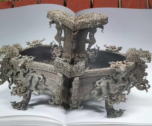 《楚艺术全集》，4册：《青铜器卷》《绘画与纹饰卷》《漆器卷》《丝织与刺绣卷》五种，8开，精装，陈文华、王同海主编，湖北美术出版社2023年一版一印，213页，定价2260，售价565元。可分售。 商品图6