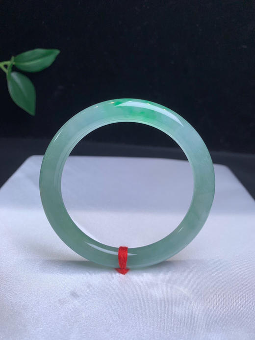 612830，54冰绿细圆条，整条冰冰润润，种老清爽，特别秀气 商品图0