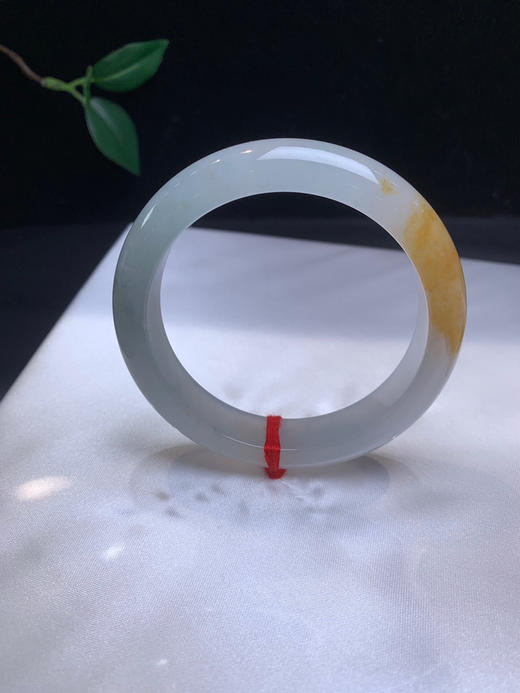 612828，58 特色冰黄手镯，版型好，白冰底，带一截清新靓丽黄翡 商品图1