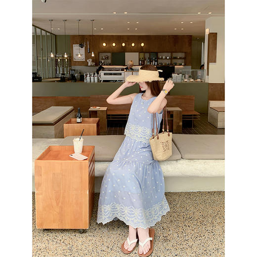 <曾小咸推荐>温柔风绣花无袖上衣绣花半身裙 商品图3