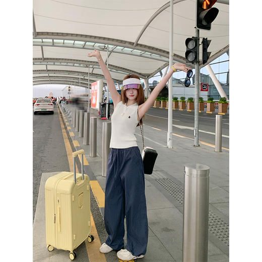 <曾小咸推荐>2色polo领无袖刺绣针织背心 商品图3