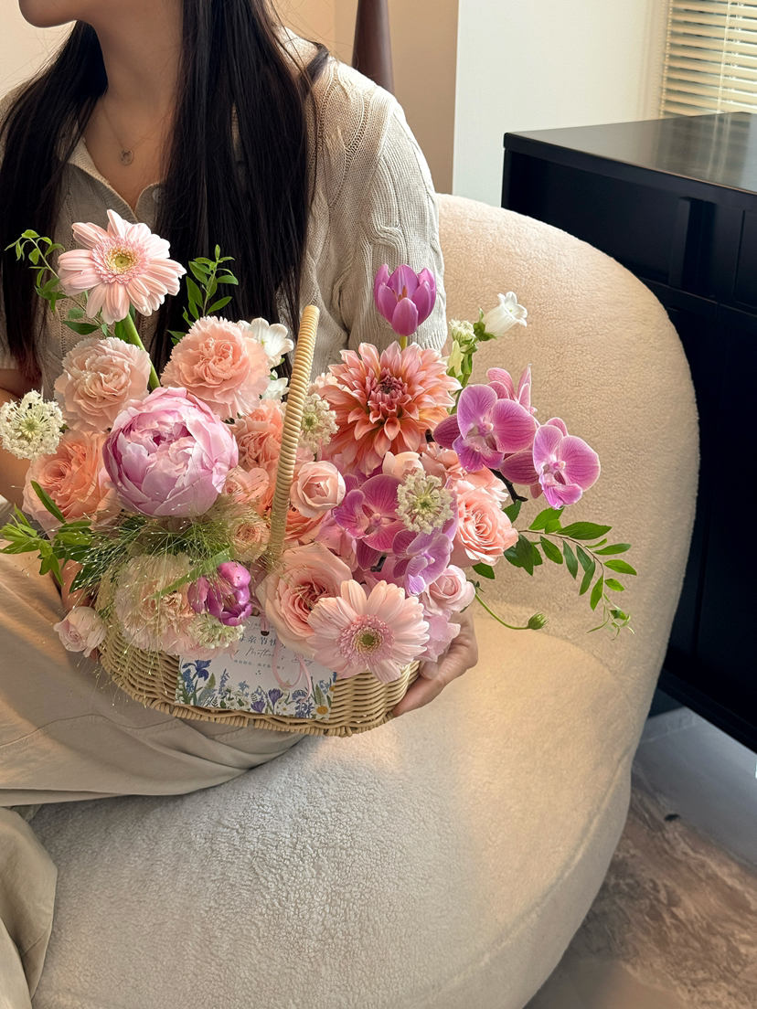 女神流光粉康乃馨花篮