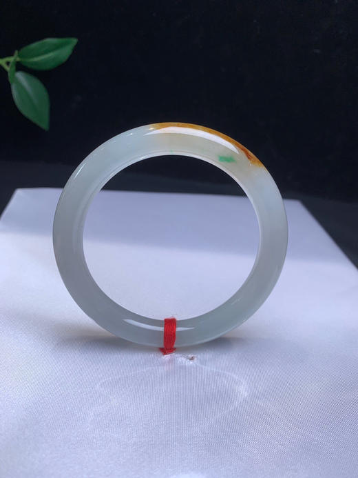 612829，53.8特色冰黄飘绿细圆条，冰冰的，清新白底飘一抹黄翡 还带了一抹阳绿色，秀美 商品图2