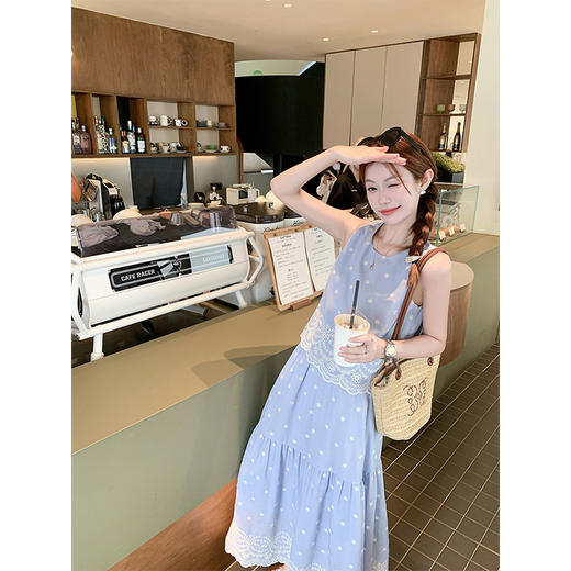 <曾小咸推荐>温柔风绣花无袖上衣绣花半身裙 商品图2