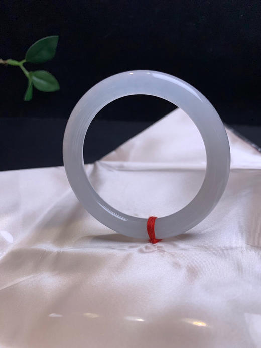 612826，53冰底起光白月光圆条，特别纯净，清新秀气，有光感 商品图1