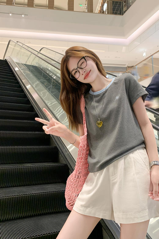 <曾小咸推荐>休闲慵懒灰色撞色领口短袖T恤 商品图5
