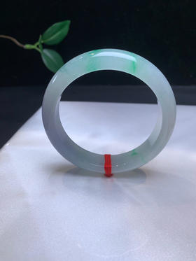 612833，55.5春彩特色手镯，有紫有绿 ，整条均匀干净，特清新甜美