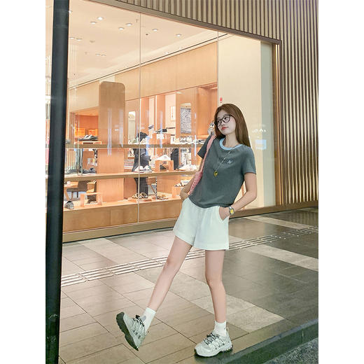 <曾小咸推荐>休闲慵懒灰色撞色领口短袖T恤 商品图3