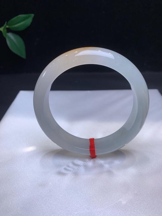 612828，58 特色冰黄手镯，版型好，白冰底，带一截清新靓丽黄翡 商品图2