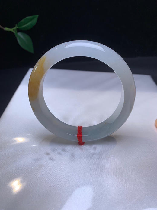612828，58 特色冰黄手镯，版型好，白冰底，带一截清新靓丽黄翡 商品图3