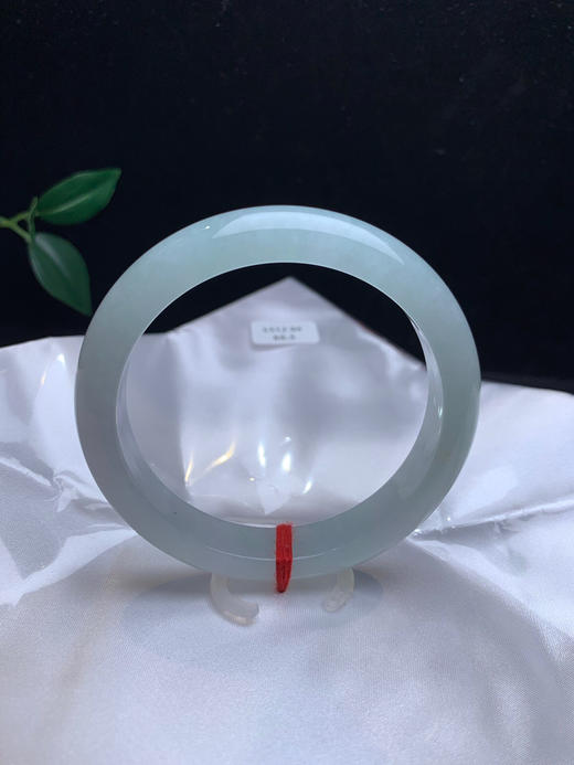 612823，60.5冰晴底手镯，冰冰的，清新水润，干净 商品图1