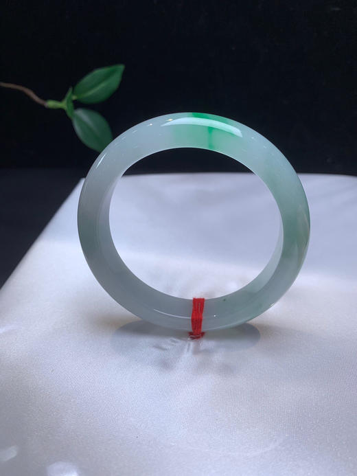 612834，54冰飘绿手镯，冰冰的 飘一抹辣绿色，冰透清新 有特色 商品图1