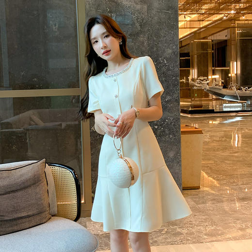 奢姿大码女装2026夏季时尚圆领荷叶摆连衣裙胖妹妹钻饰设计裙子9952890351 商品图4