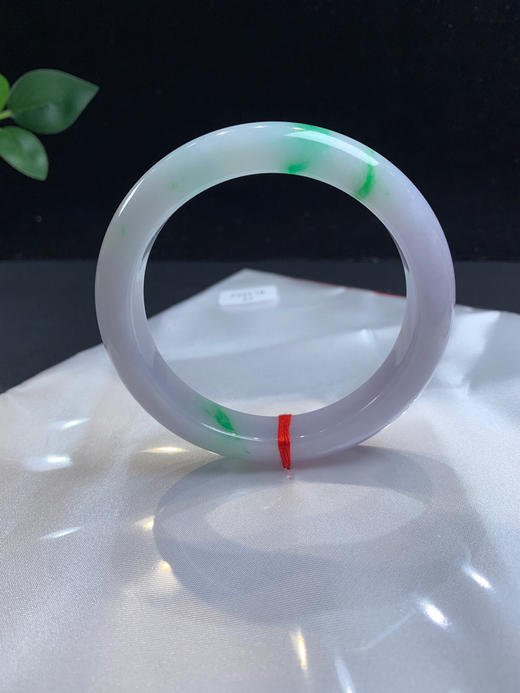 612837，57淡春彩手镯 ，清新秀气，淡淡的紫飘阳绿 整条润润的 商品图5