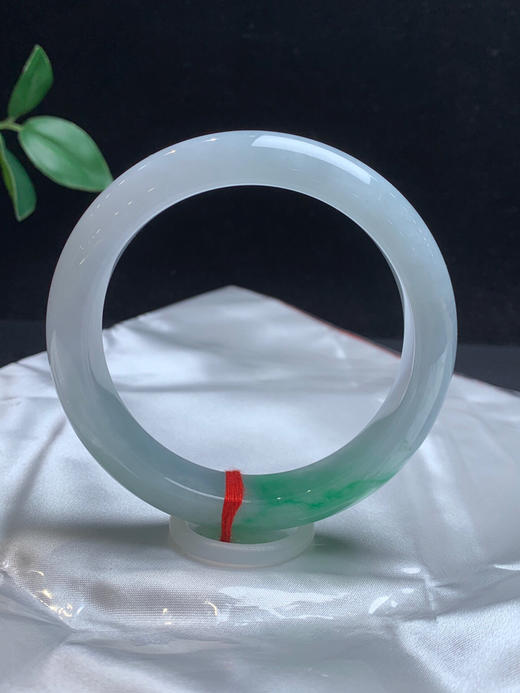 612839，56.5飘阳绿正圈手镯，底妆清新干净，一节飘阳绿，版型也不错 商品图3