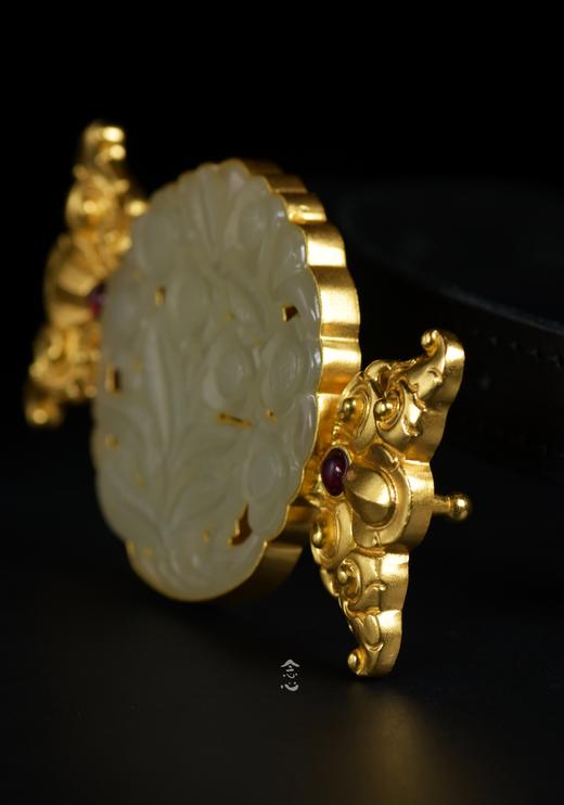 錾刻银鎏金双蝴蝶和田玉镂空花枝碧玺皮带 商品图3