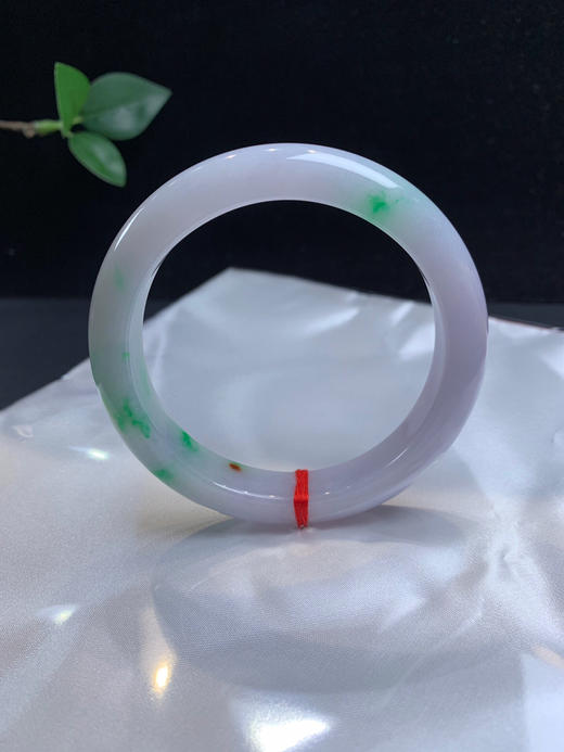 612837，57淡春彩手镯 ，清新秀气，淡淡的紫飘阳绿 整条润润的 商品图1