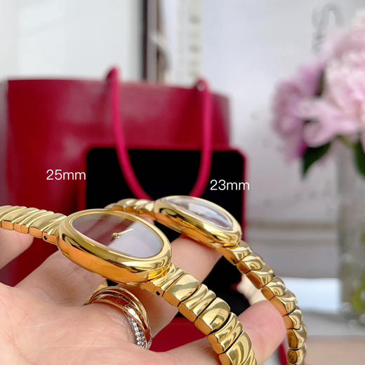 卡地亚浴缸Baignoire1920手镯系列，进口瑞士石英机芯，316L精钢表壳表扣，剑型黄金色指针，标志性金色logo印记，弧形水晶镜面，极简黑色表盘，展现复古单色美学❕❕❕ 商品图3