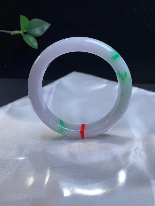 612837，57淡春彩手镯 ，清新秀气，淡淡的紫飘阳绿 整条润润的 商品图4