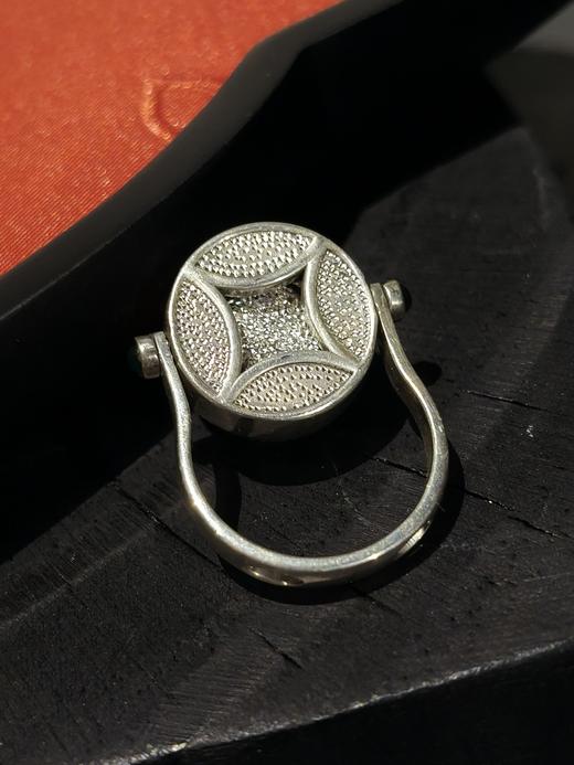 珊瑚镶嵌银饰戒指 商品图3