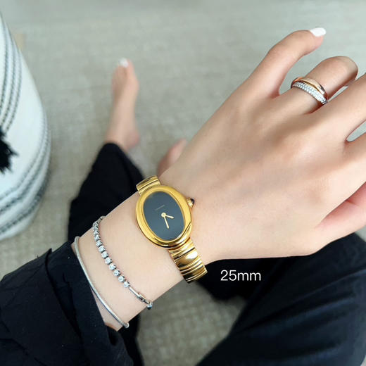 卡地亚浴缸Baignoire1920手镯系列，进口瑞士石英机芯，316L精钢表壳表扣，剑型黄金色指针，标志性金色logo印记，弧形水晶镜面，极简黑色表盘，展现复古单色美学❕❕❕ 商品图14