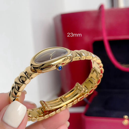 卡地亚浴缸Baignoire1920手镯系列，进口瑞士石英机芯，316L精钢表壳表扣，剑型黄金色指针，标志性金色logo印记，弧形水晶镜面，极简黑色表盘，展现复古单色美学❕❕❕ 商品图4