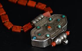 老铜嘎乌盒草珊瑚项链