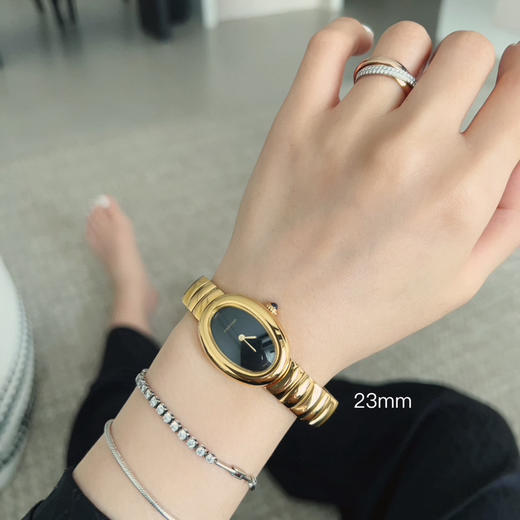 卡地亚浴缸Baignoire1920手镯系列，进口瑞士石英机芯，316L精钢表壳表扣，剑型黄金色指针，标志性金色logo印记，弧形水晶镜面，极简黑色表盘，展现复古单色美学❕❕❕ 商品图13