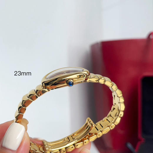 卡地亚浴缸Baignoire1920手镯系列，进口瑞士石英机芯，316L精钢表壳表扣，剑型黄金色指针，标志性金色logo印记，弧形水晶镜面，极简黑色表盘，展现复古单色美学❕❕❕ 商品图5