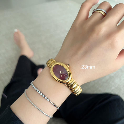 卡地亚浴缸Baignoire1920手镯系列，进口瑞士石英机芯，316L精钢表壳表扣，剑型黄金色指针，标志性金色logo印记，弧形水晶镜面，极简黑色表盘，展现复古单色美学❕❕❕ 商品图11