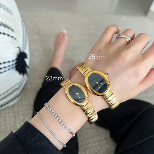 卡地亚浴缸Baignoire1920手镯系列，进口瑞士石英机芯，316L精钢表壳表扣，剑型黄金色指针，标志性金色logo印记，弧形水晶镜面，极简黑色表盘，展现复古单色美学❕❕❕ 商品图9