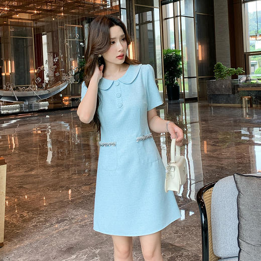 奢姿大码女装2025夏季气质娃娃领连衣裙胖妹妹时尚纽扣装饰裙子9952835019 商品图0