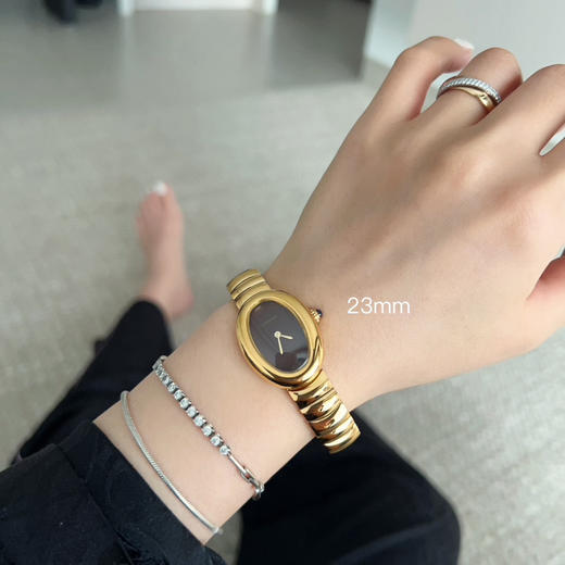 卡地亚浴缸Baignoire1920手镯系列，进口瑞士石英机芯，316L精钢表壳表扣，剑型黄金色指针，标志性金色logo印记，弧形水晶镜面，极简黑色表盘，展现复古单色美学❕❕❕ 商品图10