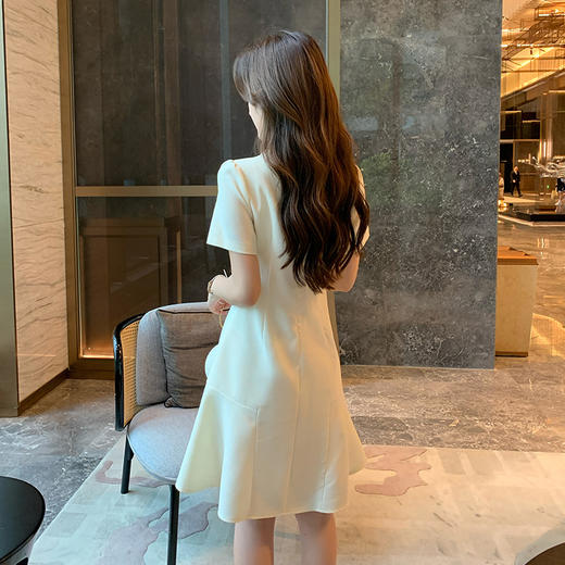 奢姿大码女装2026夏季时尚圆领荷叶摆连衣裙胖妹妹钻饰设计裙子9952890351 商品图3