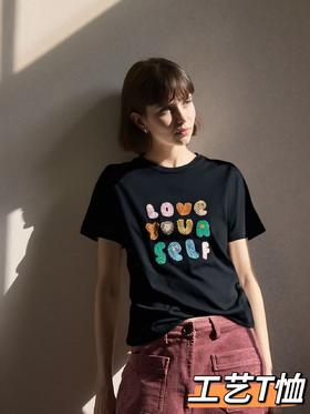 【重工精致T恤】彩色字母重工刺绣短袖T恤-喜出