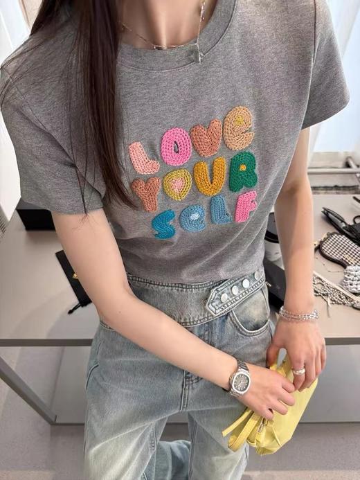 【重工精致T恤】彩色字母重工刺绣短袖T恤-喜出 商品图2