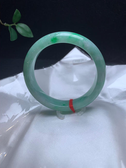 612840，58.5飘绿手镯，整圈带绿底。飘辣绿，干净清爽 商品图4