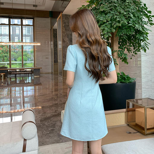 奢姿大码女装2025夏季气质娃娃领连衣裙胖妹妹时尚纽扣装饰裙子9952835019 商品图3