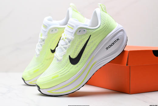 耐克NIKE VOMERO 18 PLUS舒适减震防滑低帮跑步鞋HM6805-101男女鞋 商品图7