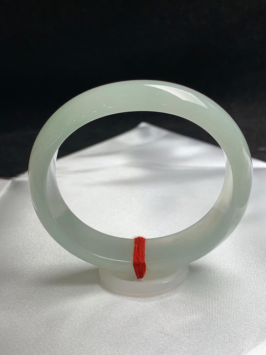 612851，55圈口，冰葡萄肉正圈平安镯，清爽葡萄肉，种老水足，底子冰胶起光，宽版贵妃 商品图0