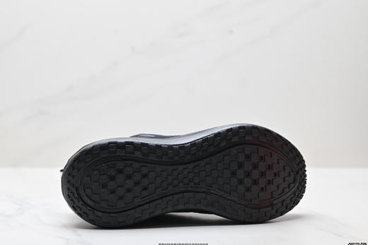 耐克NIKE VOMERO 18 PLUS舒适减震防滑低帮跑步鞋HM6805-101男女鞋 商品图8