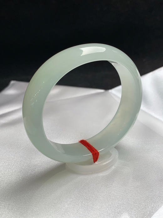 612851，55圈口，冰葡萄肉正圈平安镯，清爽葡萄肉，种老水足，底子冰胶起光，宽版贵妃 商品图1