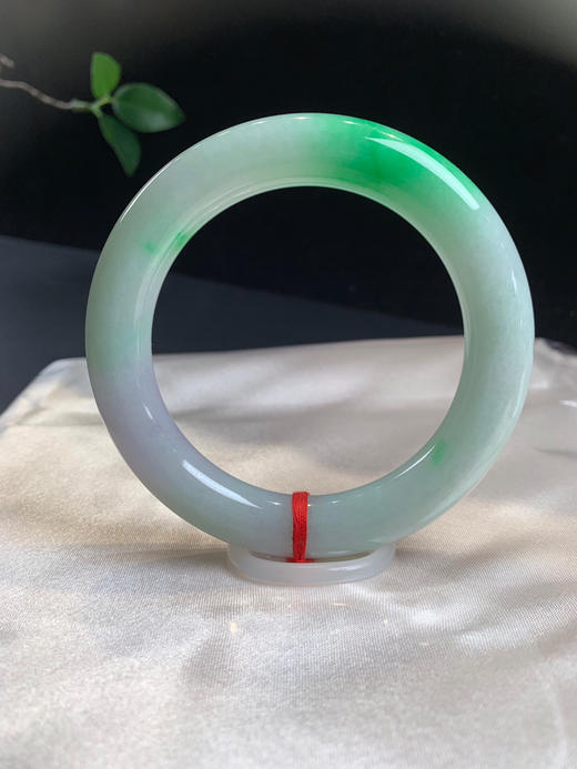 612847，57.5圆条手镯，色辣绿，条形不错，干净均匀 商品图4