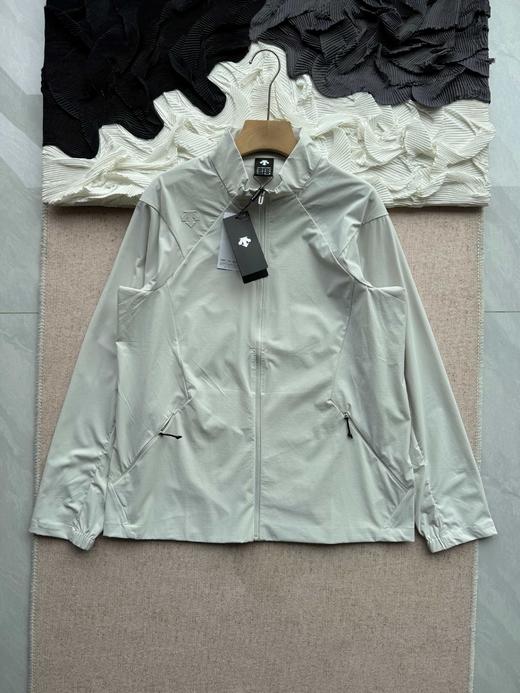 点此购买 迪桑特TRAINING系列综训男士针织运动上衣防晒衣 LL 317185 商品图3