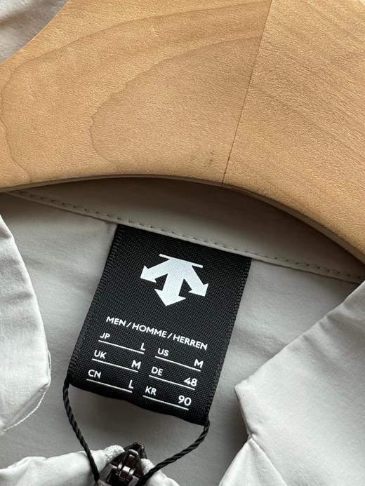 点此购买 迪桑特TRAINING系列综训男士针织运动上衣防晒衣 LL 317185 商品图14