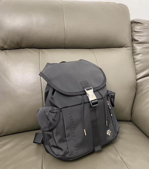 原单正品 DESCENTE迪桑特情侣同款尼龙抽绳户外双肩包

尺寸：36*36*10

代购1000➕ 商品图1